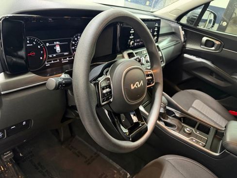 Used 2022 Kia Sorento LX FWD image 18