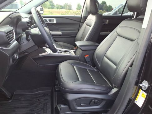 Used 2023 Ford Explorer XLT w/ Equipment Group 202A AWD/4WD image 9