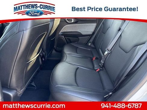 Used 2024 Jeep Compass Latitude image 12