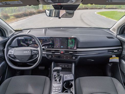 New 2026 Kia Sportage LX FWD image 43