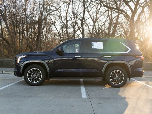 Used 2023 Toyota Sequoia Limited image 6