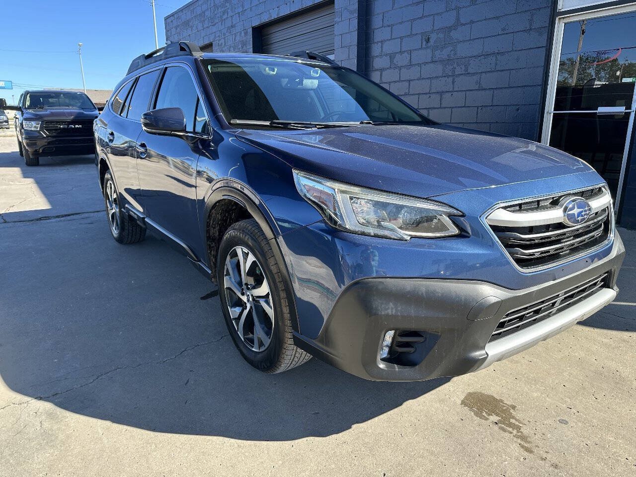 Used 2020 Subaru Outback Limited AWD/4WD image 2