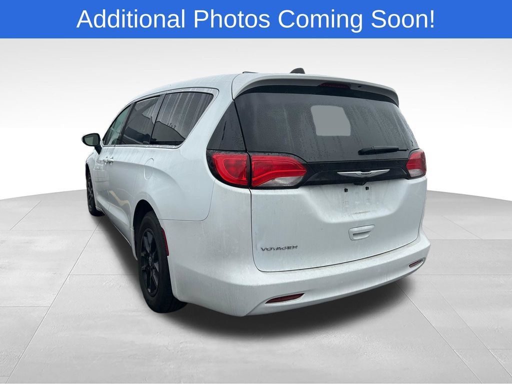 Used 2022 Chrysler Voyager LX FWD image 4
