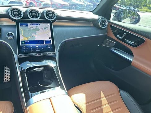 Used 2025 Mercedes-Benz GLC 300 4MATIC image 18