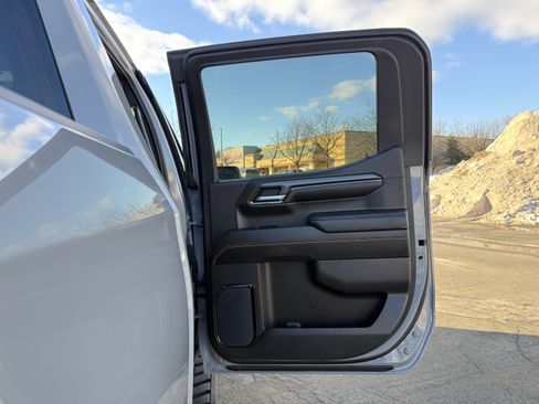 Used 2024 GMC Sierra 1500 AT4 w/ AT4 Premium Package image 32