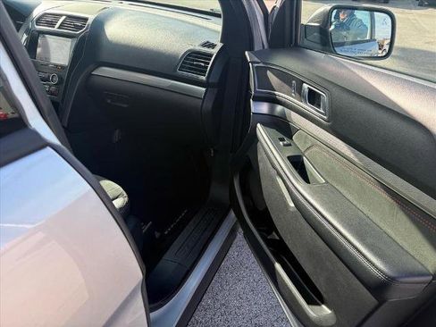 Certified 2019 Ford Explorer XLT w/ Equipment Group 202A image 26