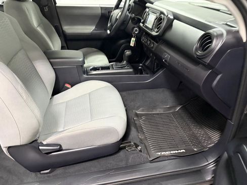 Used 2017 Toyota Tacoma SR image 12