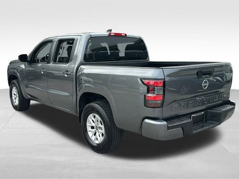 Used 2024 Nissan Frontier SV image 5