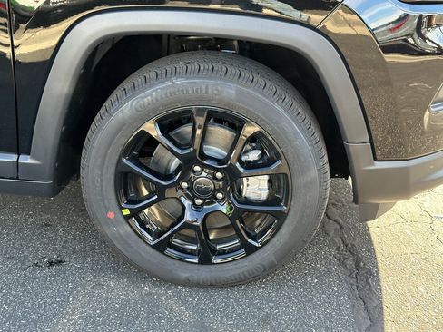 New 2026 Jeep Compass Latitude image 10