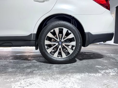 Used 2017 Subaru Outback 2.5i Limited image 11