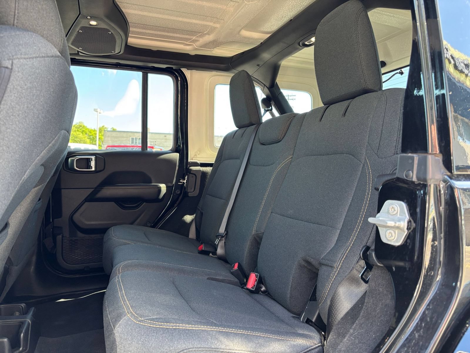 Used 2025 Jeep Wrangler Unlimited Sahara AWD/4WD image 25