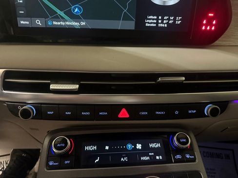 Used 2023 Hyundai Palisade Calligraphy image 36