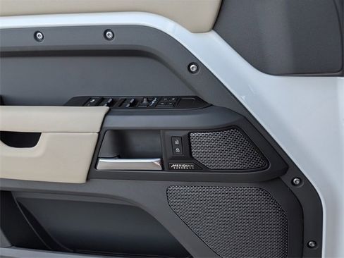 Used 2024 Land Rover Defender 110 X-Dynamic SE image 26