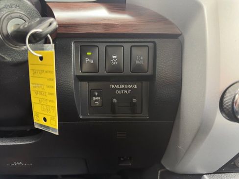 Used 2019 Toyota Tundra Limited w/ Limited Premium Package AWD/4WD image 11