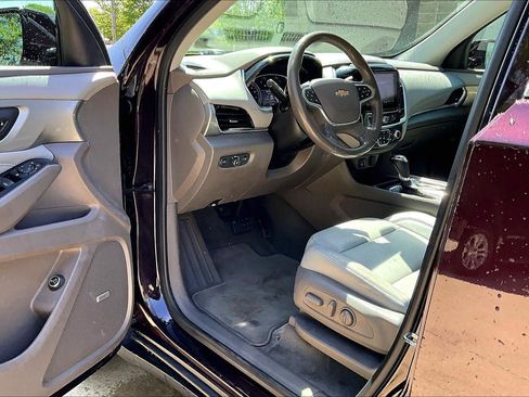 Used 2020 Chevrolet Traverse LT w/ LT Premium Package FWD image 12
