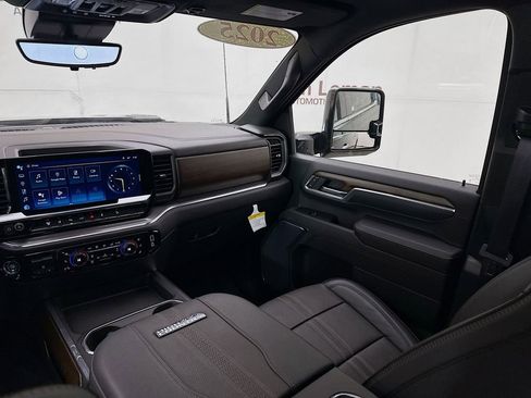 Used 2025 Chevrolet Silverado 2500 High Country w/ Technology Package AWD/4WD image 28
