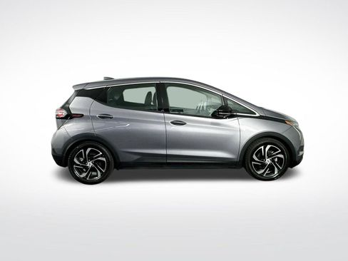 Used 2023 Chevrolet Bolt LT w/ Infotainment Package FWD image 9