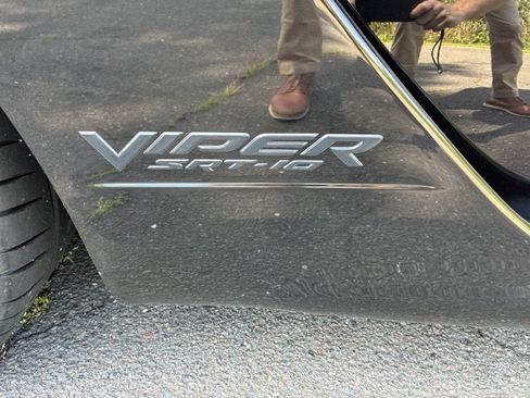 Used 2004 Dodge Viper SRT-10 image 8
