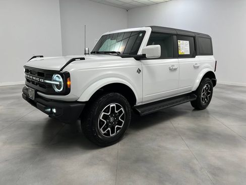 Used 2025 Ford Bronco Outer Banks AWD/4WD image 4