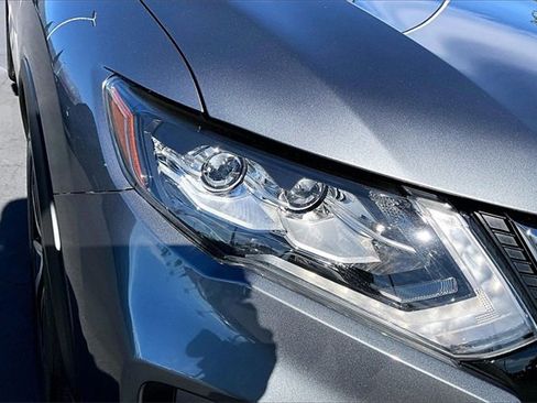 Used 2020 Nissan Rogue SL w/ Premium Package image 32