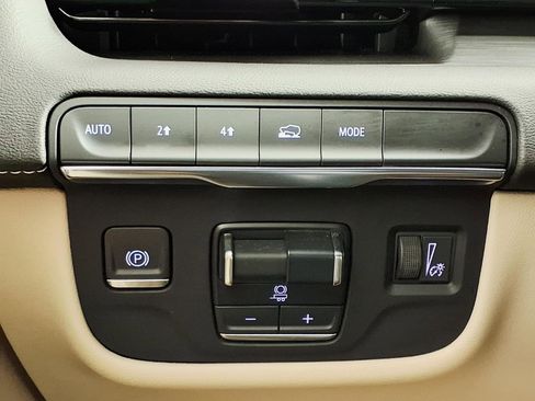 Certified 2023 Cadillac Escalade ESV Premium Luxury w/ Performance Package AWD/4WD image 22