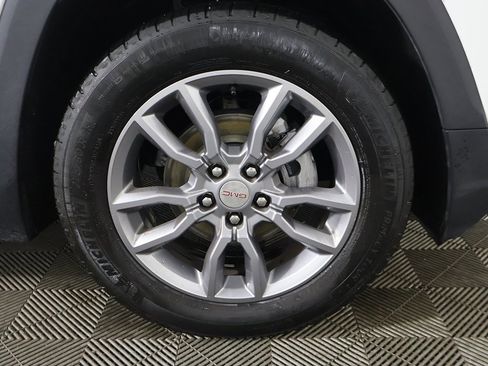 Used 2022 GMC Terrain SLT image 21