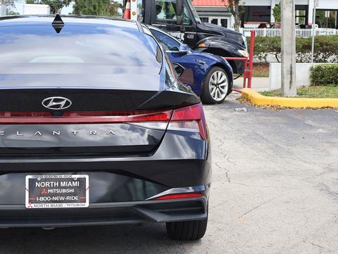 Used 2023 Hyundai Elantra SEL w/ Convenience Package FWD image 14