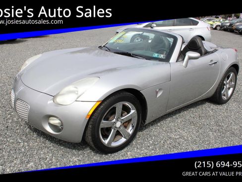 Used 2006 Pontiac Solstice Convertible w/ Premium Package image 1