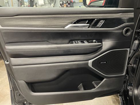 Used 2023 Jeep Wagoneer Series III w/ Preferred Equipment Group image 14