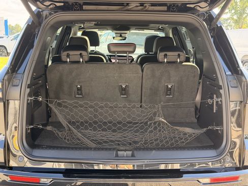 Used 2024 Chevrolet Traverse RS w/ LPO, Floor Liner Package FWD image 33