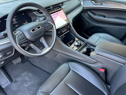 New 2025 Jeep Grand Cherokee Limited image 10