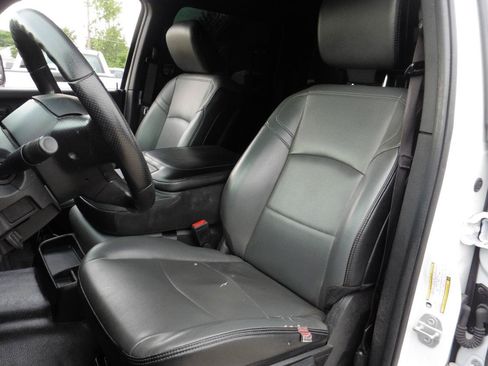 Used 2022 RAM 2500 Tradesman w/ Chrome Appearance Group RWD image 11