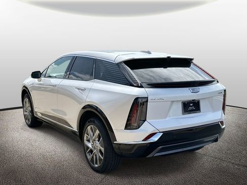 New 2025 Cadillac Optiq Luxury 1 image 4