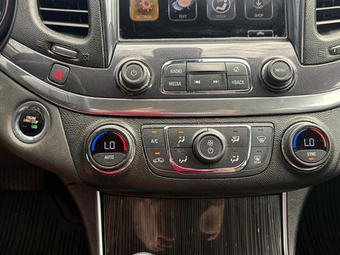 Used 2018 Chevrolet Impala LT FWD image 24