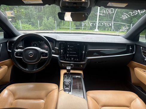 Used 2018 Volvo S90 T5 Momentum w/ Convenience Package FWD image 16