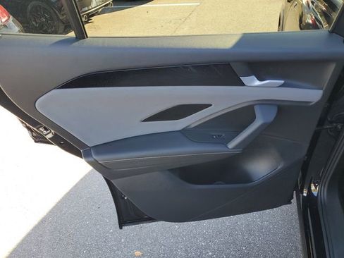 New 2026 Volkswagen Tiguan SE R-Line image 9