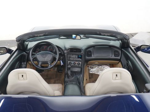 Used 2000 Chevrolet Corvette Convertible RWD image 12