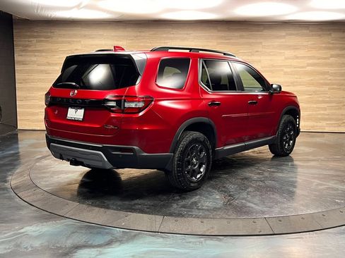 Used 2025 Honda Pilot TrailSport image 27