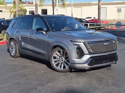 Used 2026 Cadillac Vistiq Platinum w/ LPO, Floor Liner Package AWD/4WD image 2
