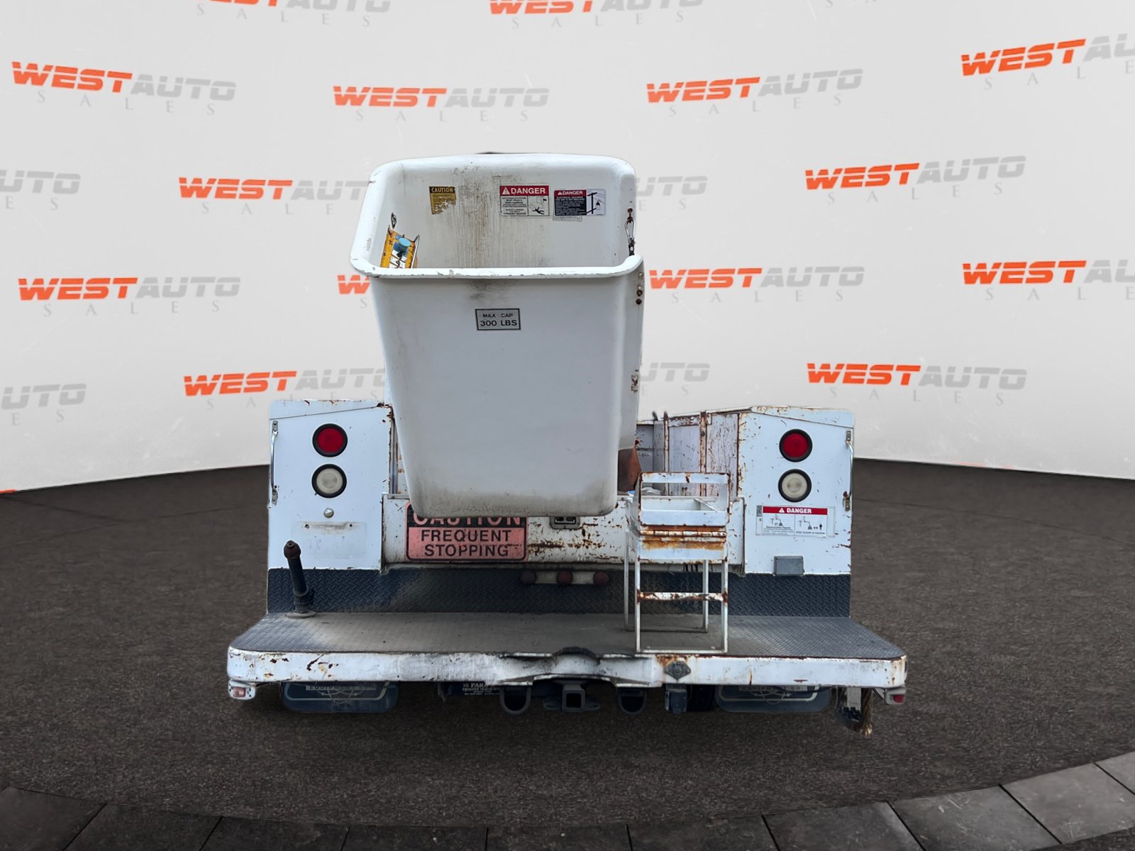 Used 1996 Ford F450 2WD Regular Cab Super Duty image 3