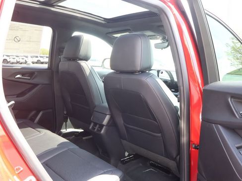 New 2026 Chevrolet Equinox LT w/ Convenience Package II FWD image 42