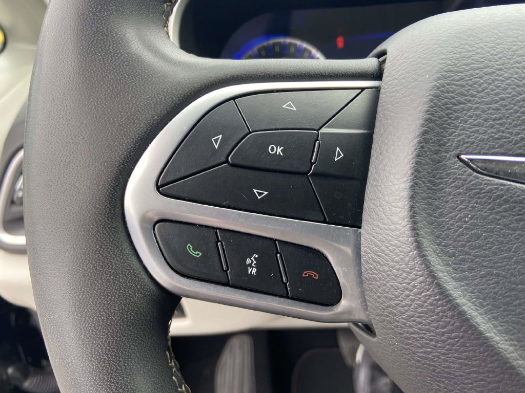 Used 2024 Chrysler Pacifica Touring-L FWD image 29