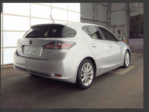 Used 2013 Lexus CT 200h w/ Premium Pkg w/Backup Camera FWD image 2