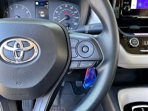 Used 2025 Toyota Corolla LE image 11