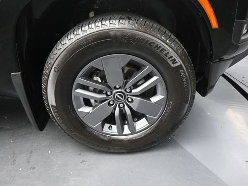 Used 2025 Nissan Frontier SV w/ SV Convenience Package RWD image 23