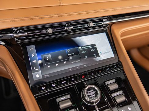 Used 2025 Aston Martin DB12 Convertible RWD image 26
