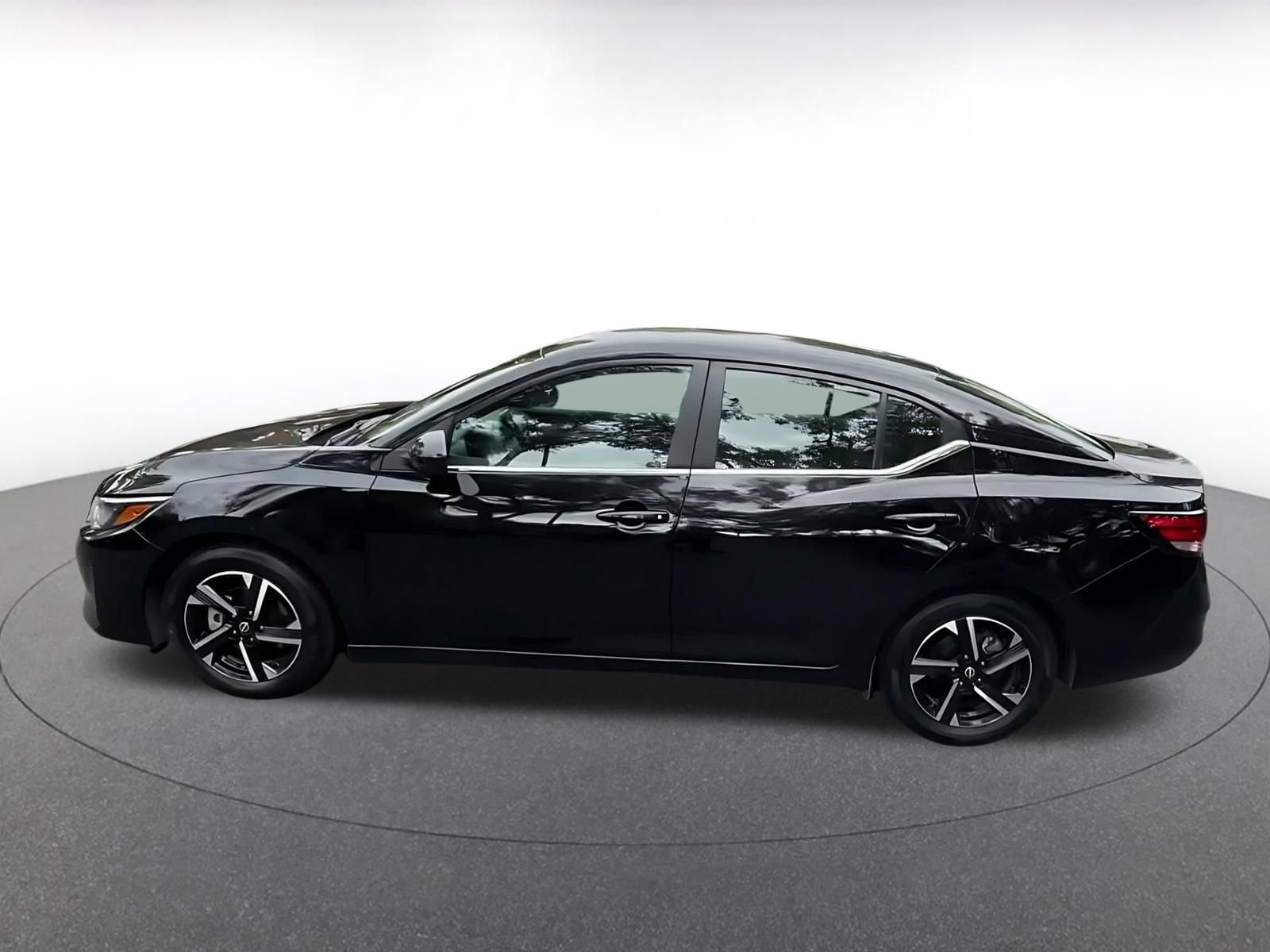 Used 2025 Nissan Sentra SV FWD image 8