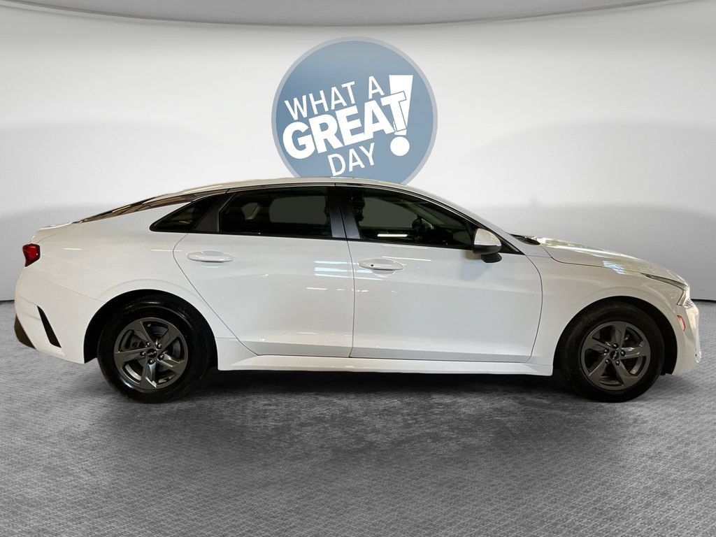 Used 2022 Kia K5 LXS FWD image 2