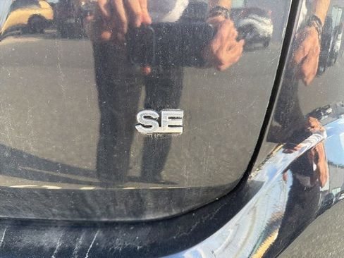 Used 2020 Mitsubishi Outlander SE image 2