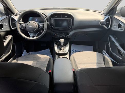 Used 2025 Kia Soul LX w/ LX Technology Package FWD image 17